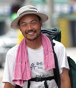 유령과의 싸움-유엔사, 김현아 나와우리 2005/06/12  818