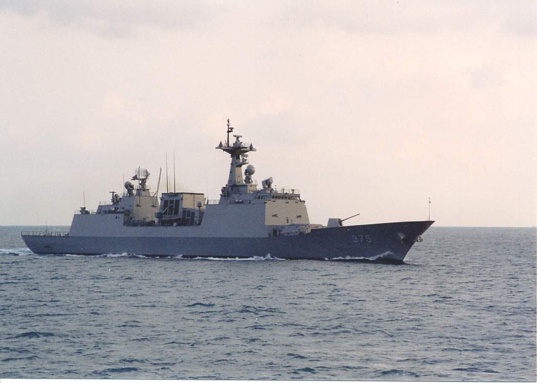 한국해군구축함 이시우 2004/03/25 408